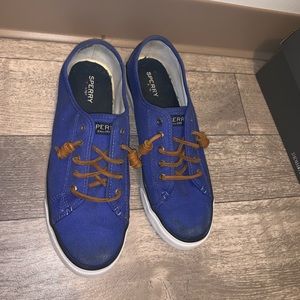 Sperry’s size 9 need to be cleaned